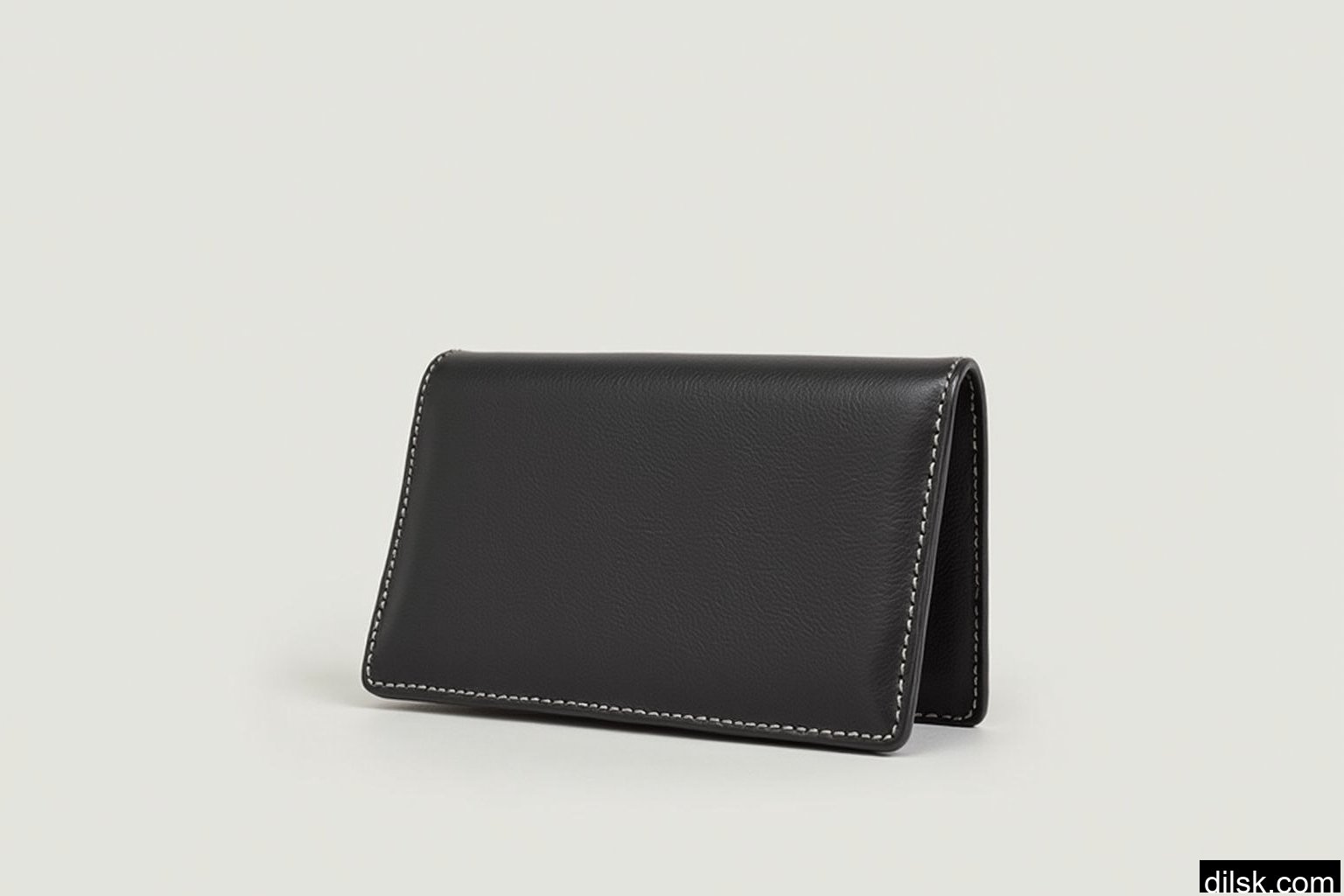 Crafting Timeless Accessories: Durability and Style at Dilsk.com